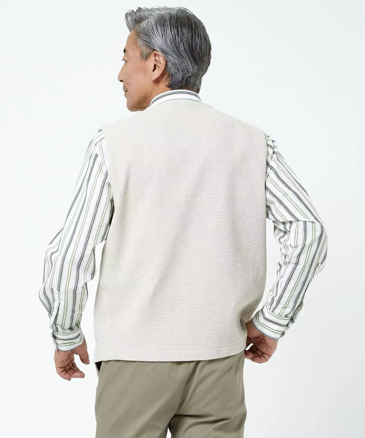 カジュアルベスト メンズは、どんな場面で着るべき？