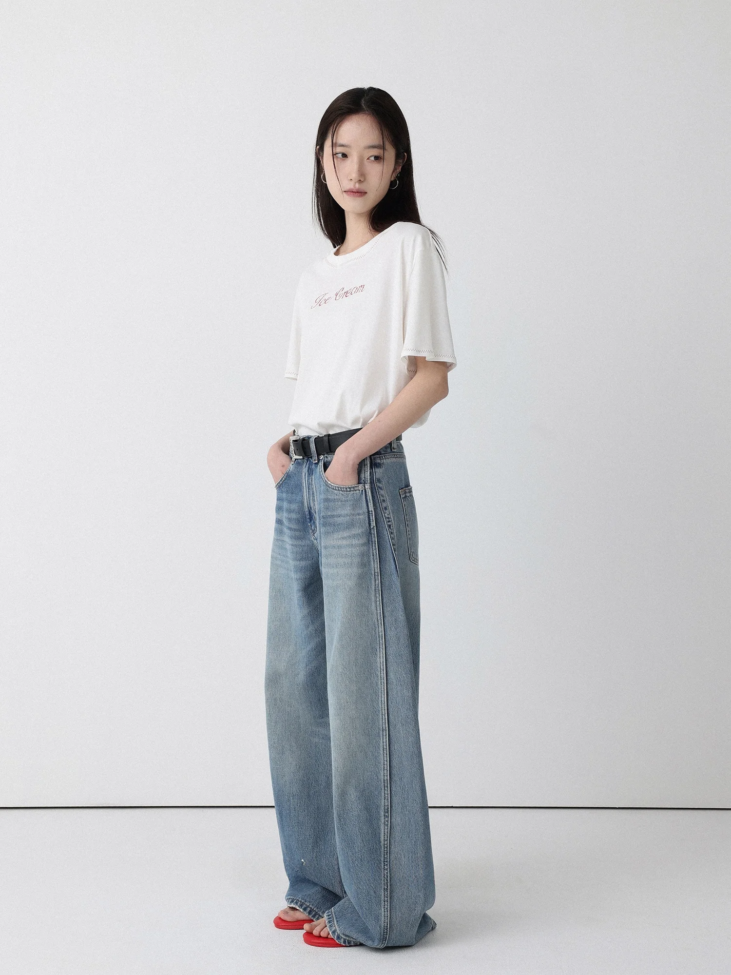 黒 デニム ワイド パンツは本当に今が旬？その選び方と着こなしのコツを徹底解説