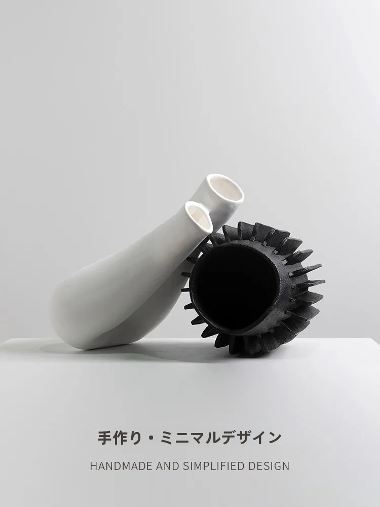 素敵な花瓶を選ぶには？北欧風の白黒ストライプ花瓶が、暮らしの中心に輝く理由