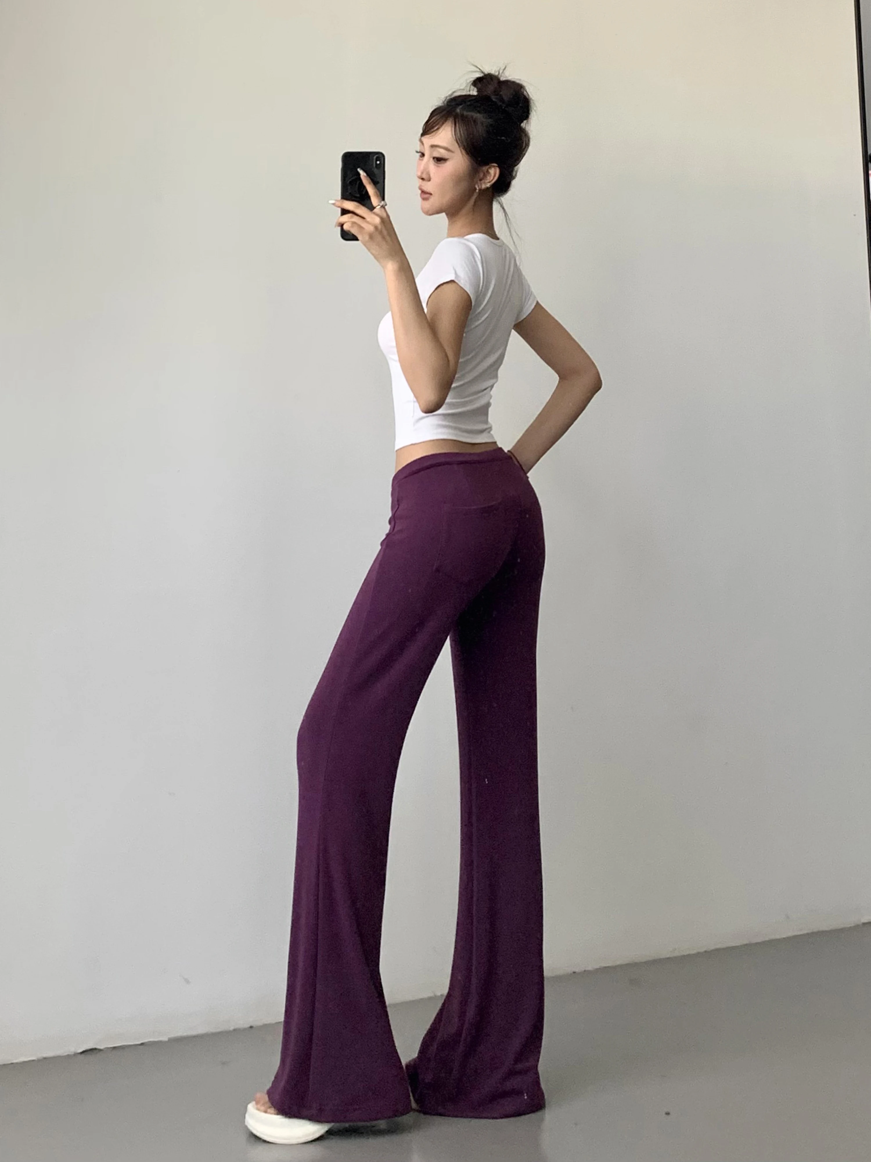 紫のパンツを着るとき、どう選べばいいの？