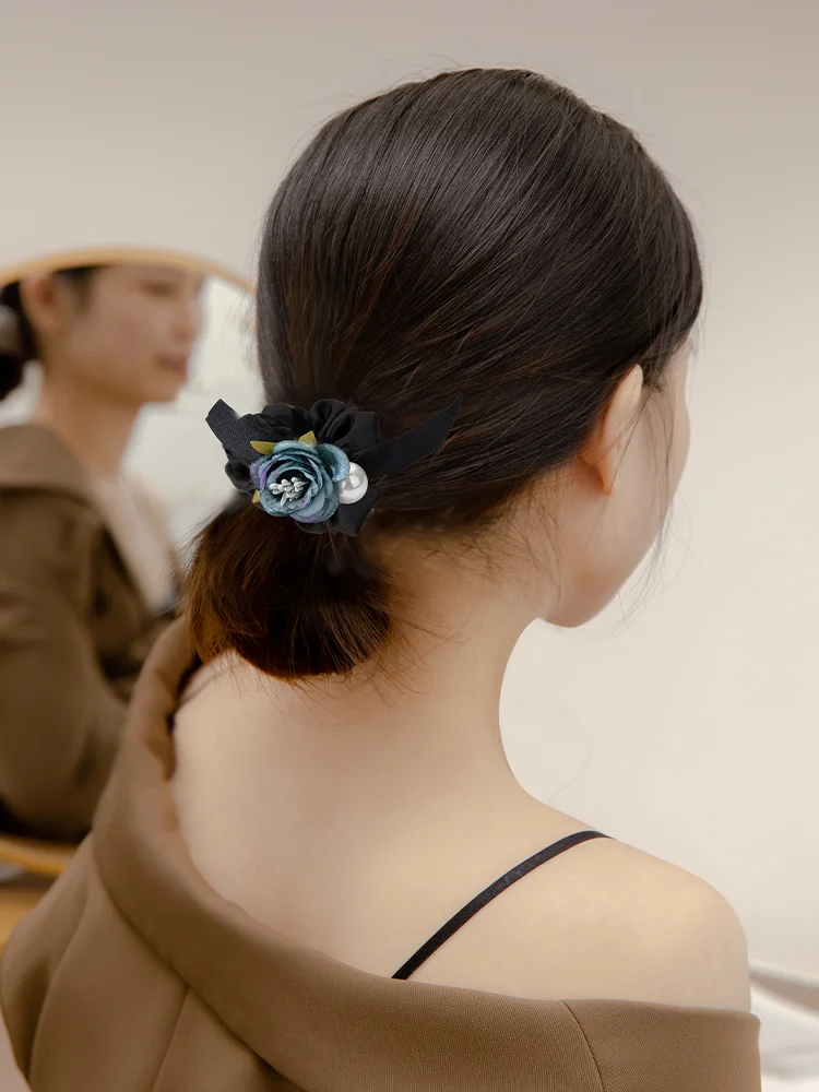 ローズデザインのヘアゴム：女性用ポニーテールとお団子に最適なスタイリングアイテム