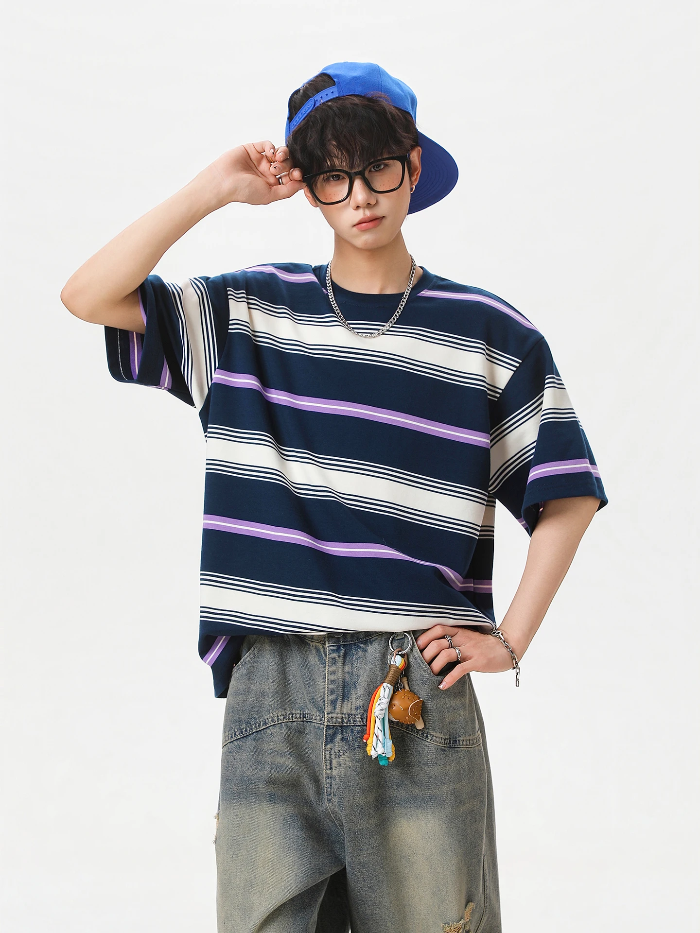 メンズ ストライプ柄 Tシャツ：レトロなツートンストライプカジュアルTシャツの実用性と選び方