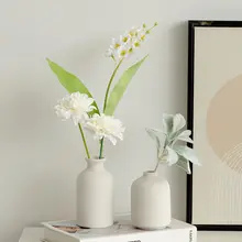ミニマルデザインの白い陶器花瓶【テーブル用・フラワーアレンジ・チューリップ対応】