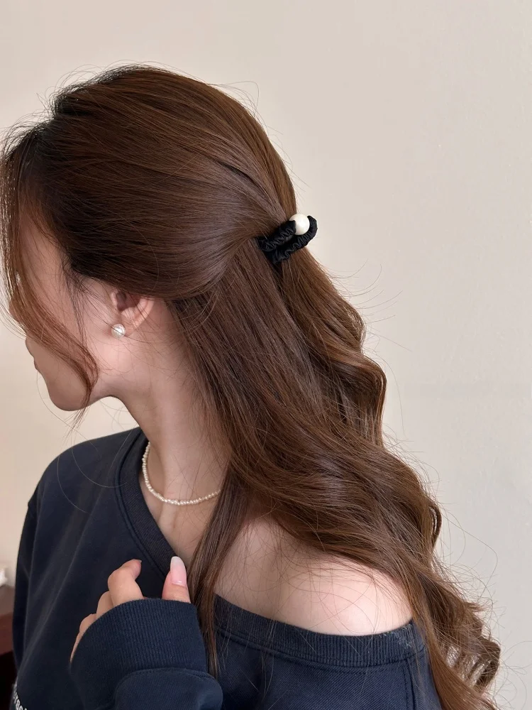 パール付きヘアゴムの使い方と素材：エレガントな布艺タイプの実用性解析