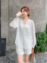白色の防晒シャツとショートパンツ【夏用・リゾートスタイル・流行のデザイン】（セットアップ対応）