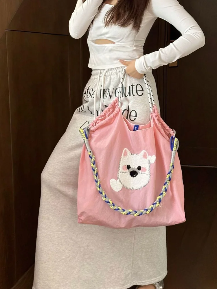 刺繍入りナイロン製かごバッグ：女性向けショッピングバッグの実用性と使い方