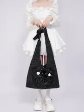 ハートデザインのワッフルテクスチャーショルダーバッグ【サッと持てる・女性用・シンプルで可愛らしい】