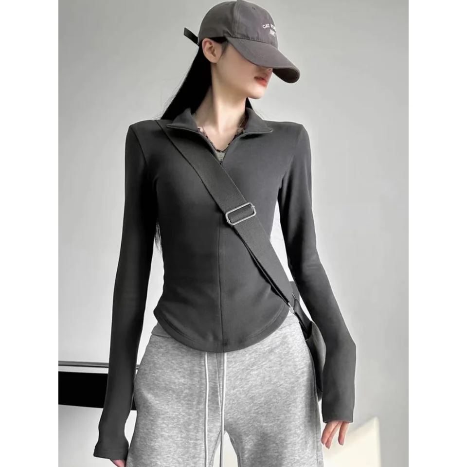スポーティなデザインのリバーシブルハイネックTシャツ【秋冬用・保温・女性用・ジップ仕立て】