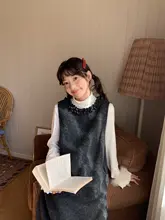 刺繍花柄のノースリーブニットワンピース【中長丈・シンプルデザイン】