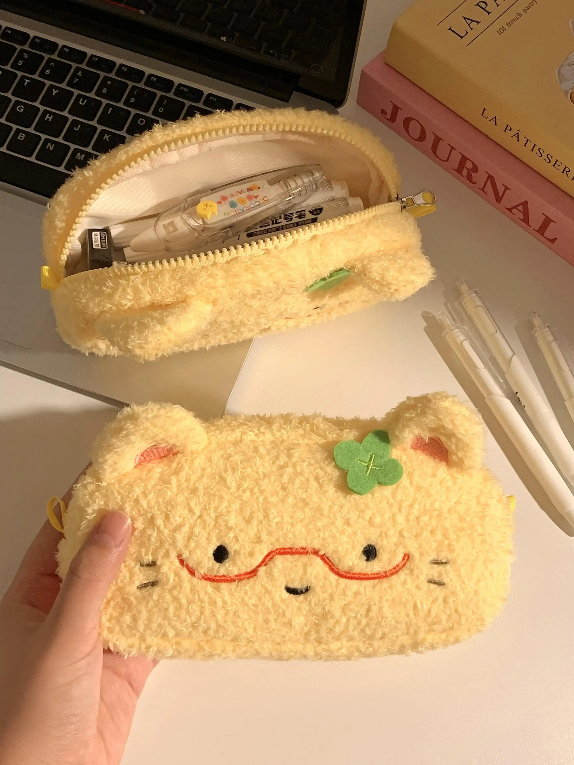 可愛いデザインの猫型ペンケース：高容量・インス風・女の子用文房具収納の実用性と価格分析