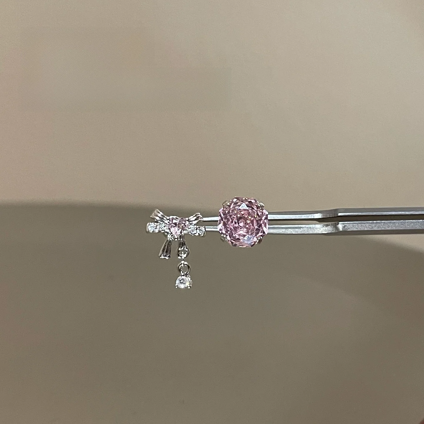 カーブピアスを選ぶときに迷うなら、この1つのポイントで決める