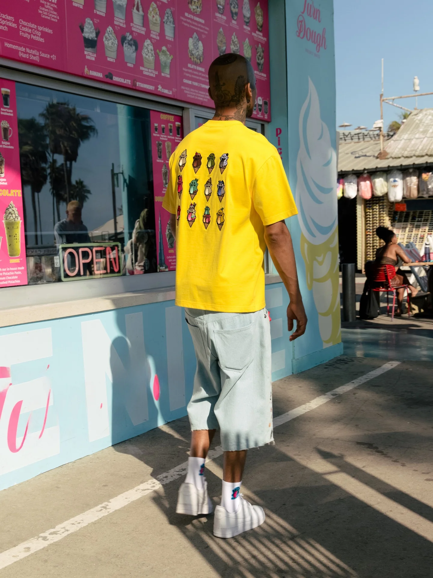 tシャツ キャラクター おすすめは？アイスクリームと鬼のコラボが夏の心を癒す理由