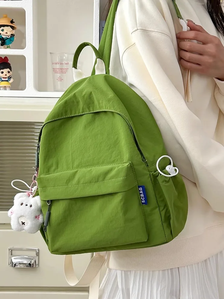 1泊旅行用の軽量リュックは、可愛さと機能性のバランスが大切？