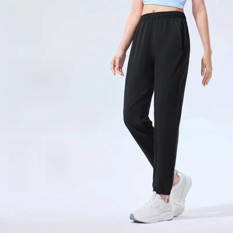 夏用速乾トレーニングパンツ：通気性と涼感を実現する女性向けランニングウェア