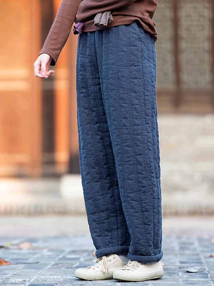 ベージュ テーパード パンツ と ブラウン パンツ の違いは？高腰ストライプキルティングパンツが選ばれる理由とは？