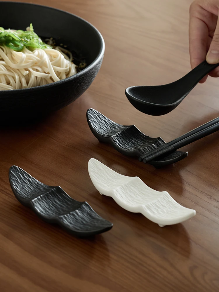 箸置き 食器スタンド 船型 陶器：岩模様デザインの実用性と価格バランスを検証