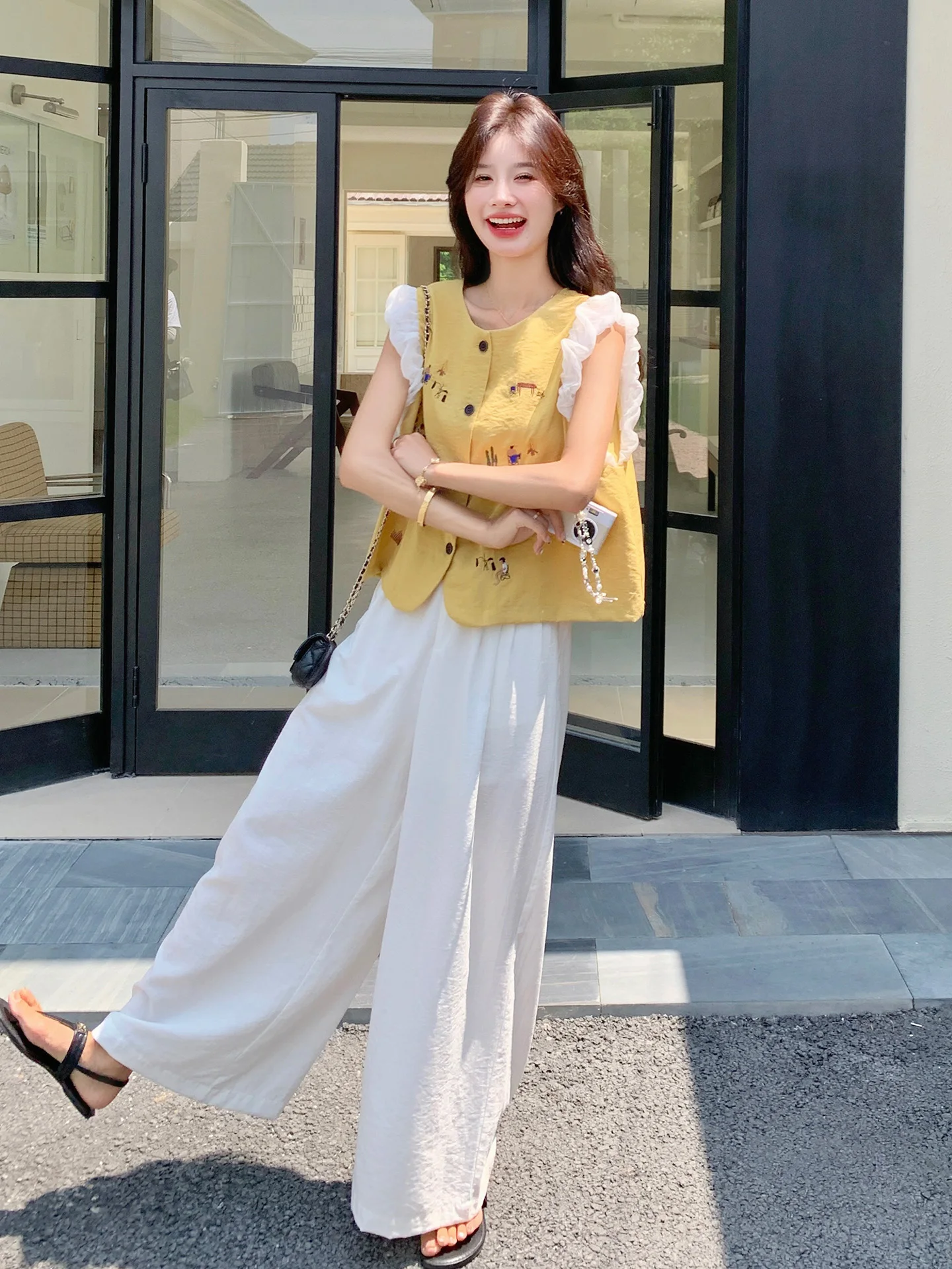 8月に着る服はどう選ぶ？夏のスタイルを決めるための1つの答え