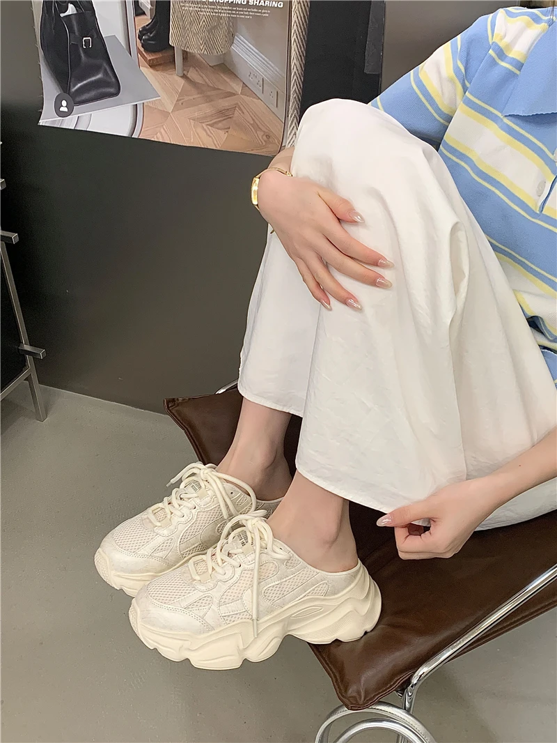足が疲れないパンプスとは？実は「足にやさしい」デザインが鍵になる