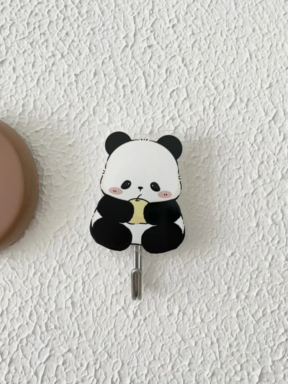 10月・12月・春にぴったりな壁面アイテムは？可愛いアクリルパンダフックが解決する理由