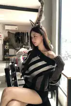 ストライプデザインのオフショルダーセーター【した印象・秋用・ゆったりフィット】