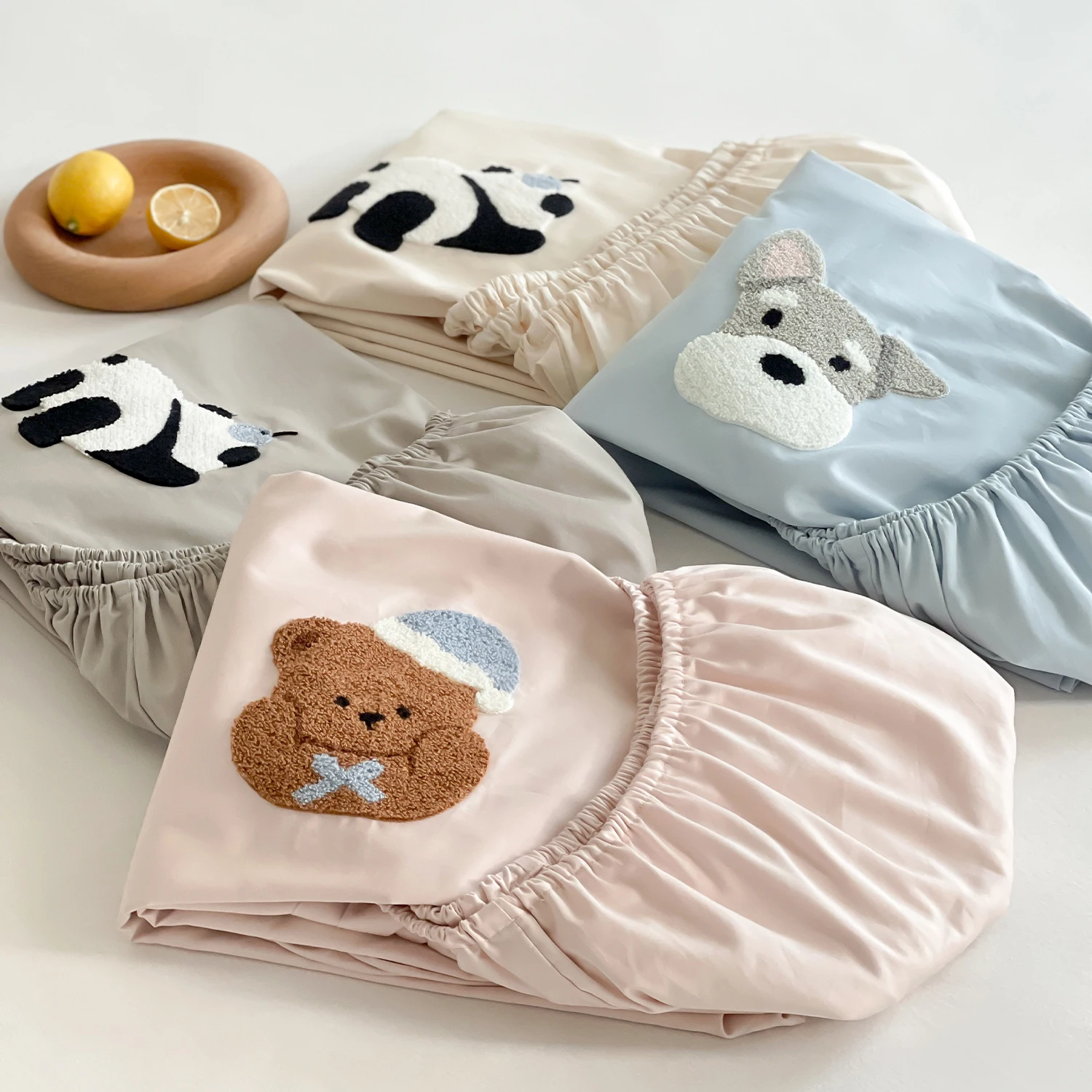 かわいいカートゥーン刺繍の全棉ベッドカバー：カラフルデザインで快適な睡眠環境を実現