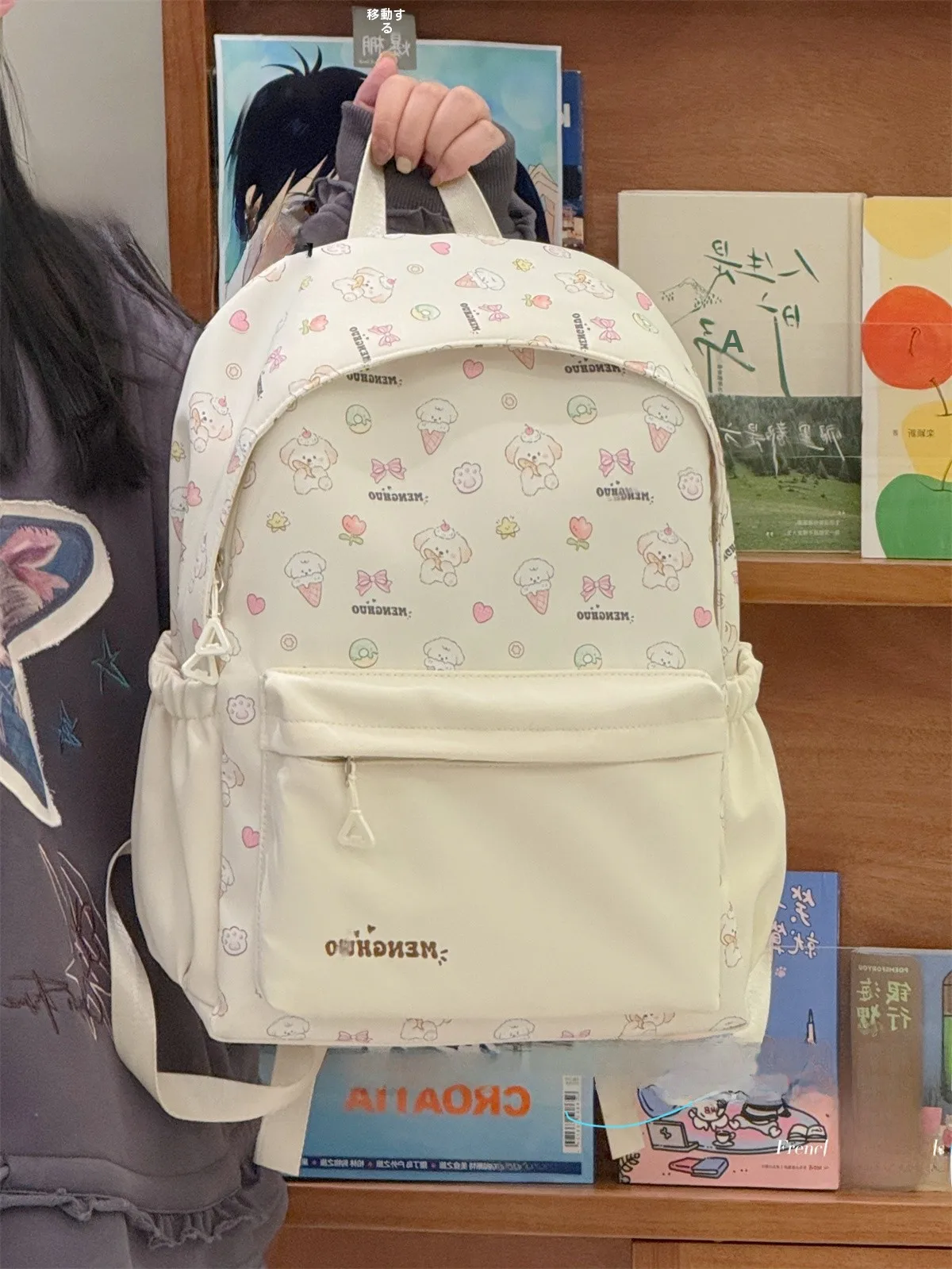 おしゃれな高校生向けリュック：学院風キャラクターリュックの実用性とデザイン解析