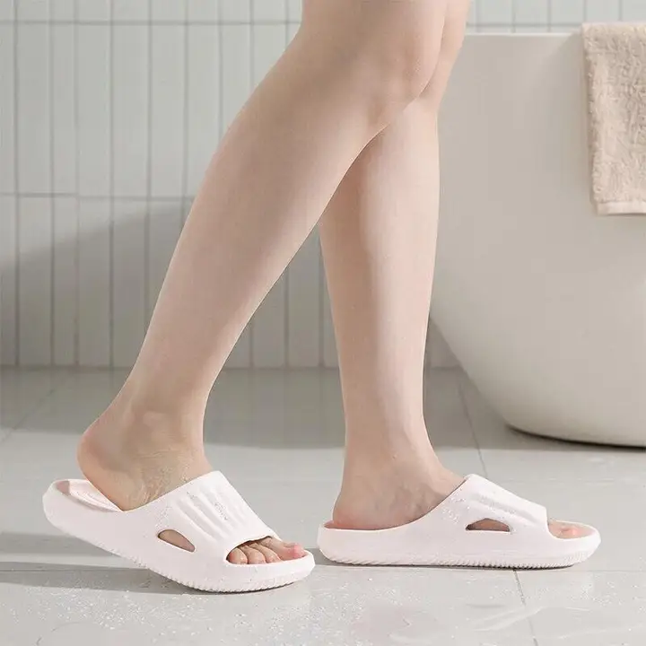 MINISO バスサンダル ユニセックス ふわふわ 滑り止め おしゃれ 室内用 お風呂 夏用「MINISO」