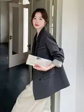 グレーのテーラードジャケット【春用・フィット・女性用】
