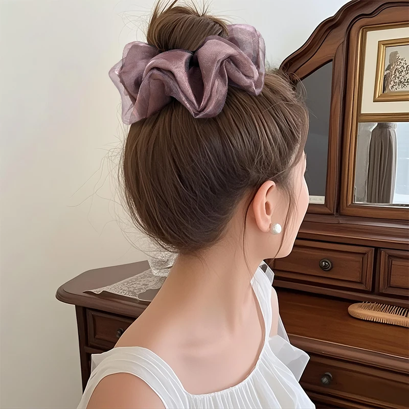 丸顔に見えるヘアアレンジのためのシルバーグレー・梅パウダー・シャンパンカラーヘアゴム