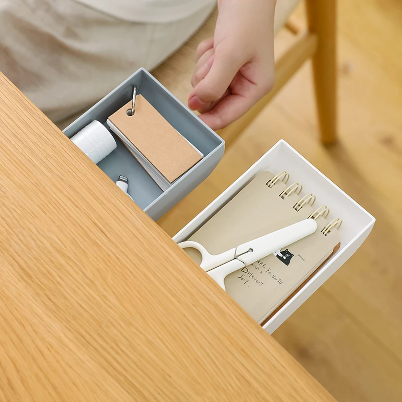 デスク下に貼り付けられる引き出し式ペン立て【隠し収納・文房具用】の効果と使い方