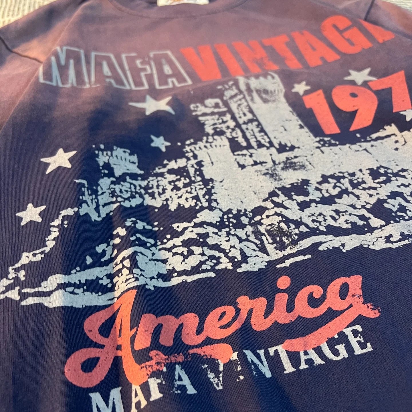 アメリカンヴィンテージ風グラデーションTシャツで色あせを防ぐ方法とは