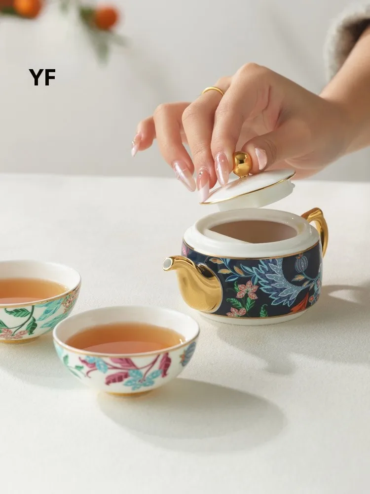 旅行中の心を落ち着かせる、世界の伝統工芸品としての陶器ティーセットは？
