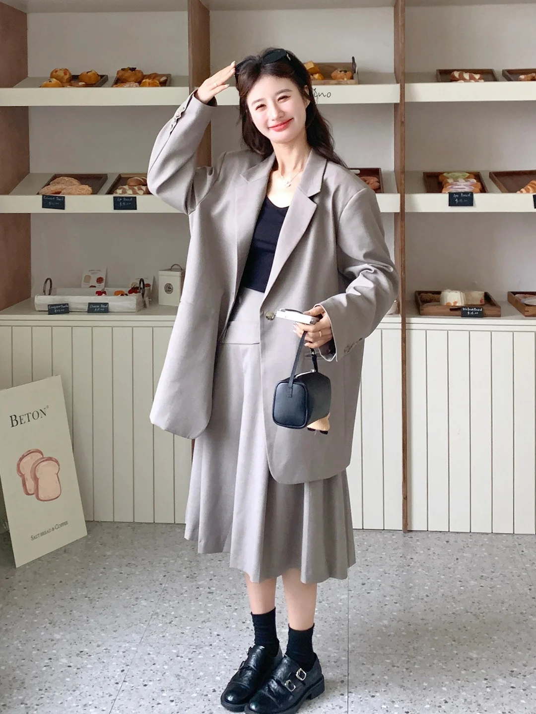 灰色韓国風やわらかい印象のジャケット付きスカートセット【春のきれいめカジュアルスタイル】