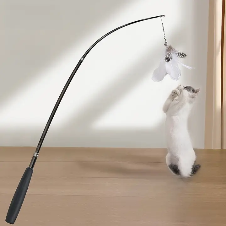 伸縮可能な長い猫用おもちゃ【釣り竿型・耐噛性・フェザー付き】