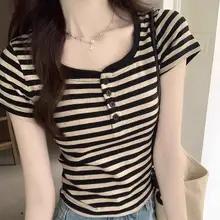 体型を美しく見せる！ストライプデザインの短袖Tシャツ【レディース・コットン・ボタン付き】