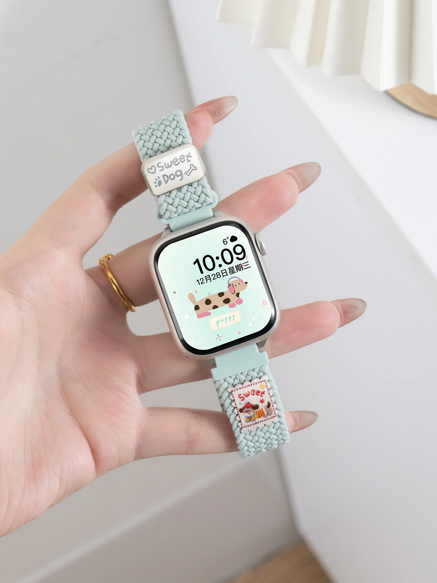 Apple Watch と AirPods を組み合わせるなら、このニットバンドが救う理由は？
