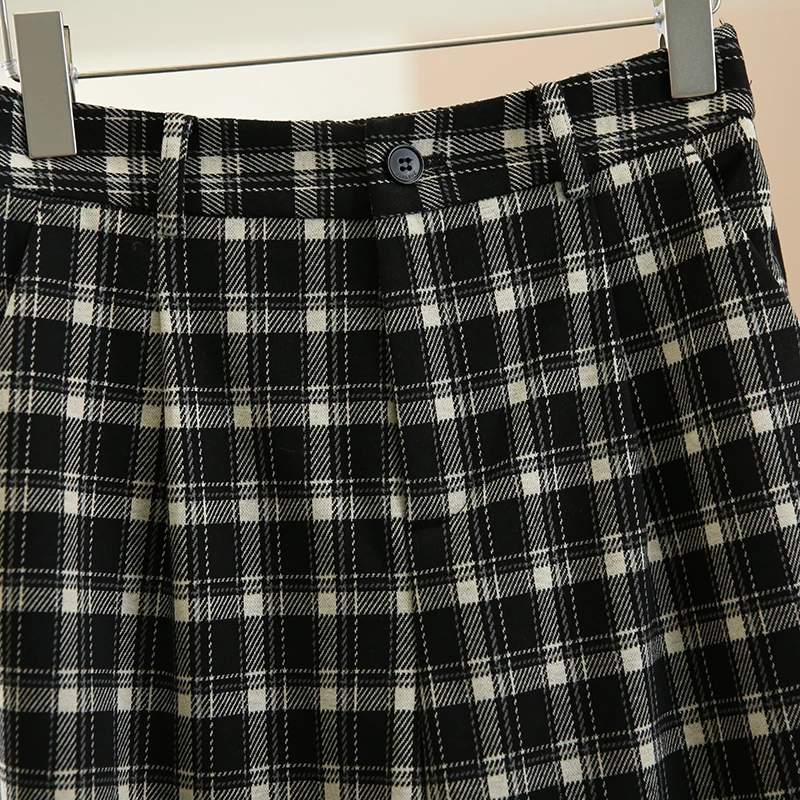 カモ柄ワイドパンツ：通勤風の直筒デザインとグリッドチェックの実用性