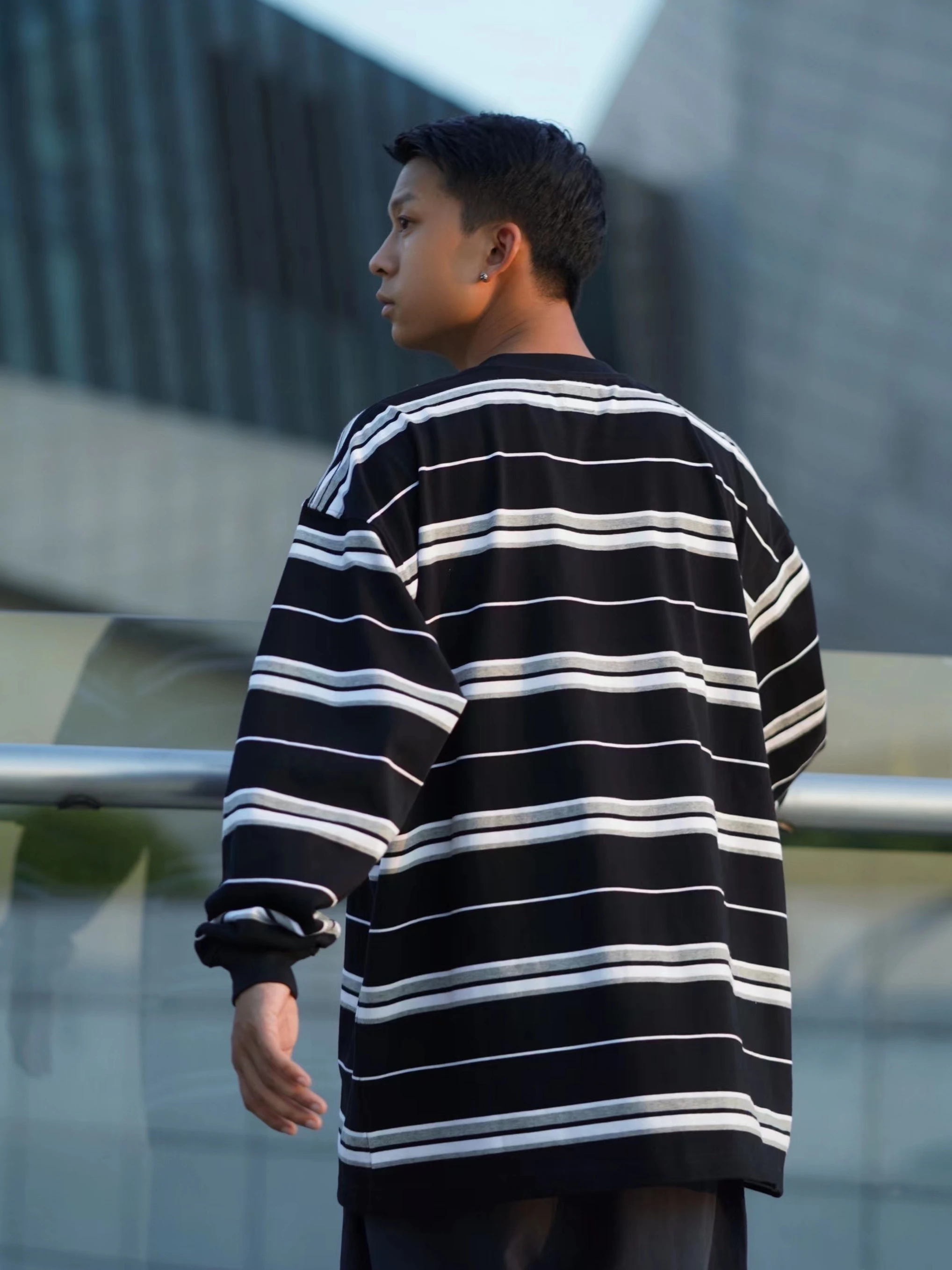 メンズ コーデの基本ルール｜ストライプTシャツで視覚バランスを整える完全ガイド
