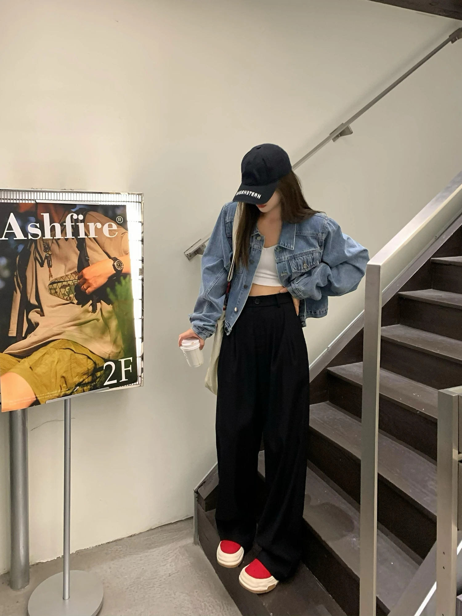カーキ色ハイウエストスーツパンツ：春秋通勤に最適なゆったりシルエットの実用性
