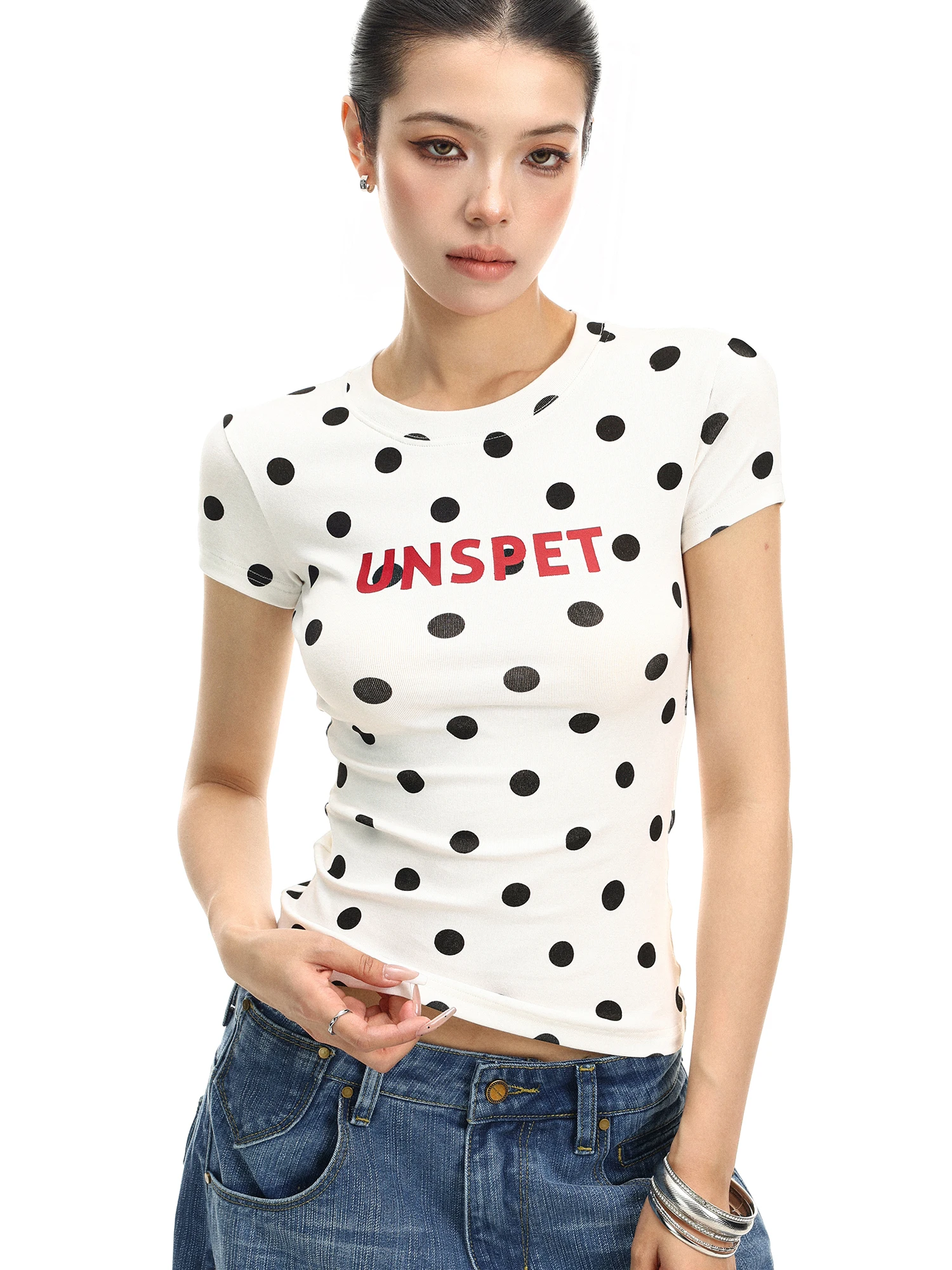 ドット柄プリントTシャツの魅力と実用性：レディースショートスリーブの季節別着用法