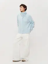 秋冬向けの高級感あるハイネックショートカーディガン【長袖・ニット・保温性】