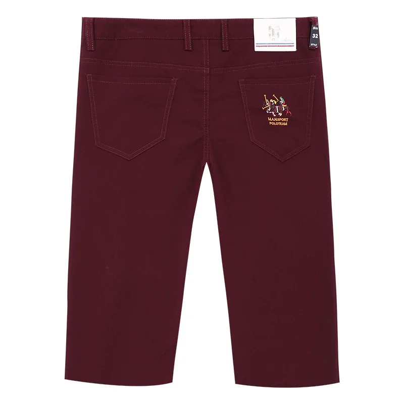 ワインレッドショートパンツ：maroon colorのカジュアルスタイルと実用性を解説