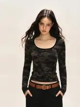 美式迷彩デザインの斜め肩Tシャツ【女性用・スリムフィット・長袖】