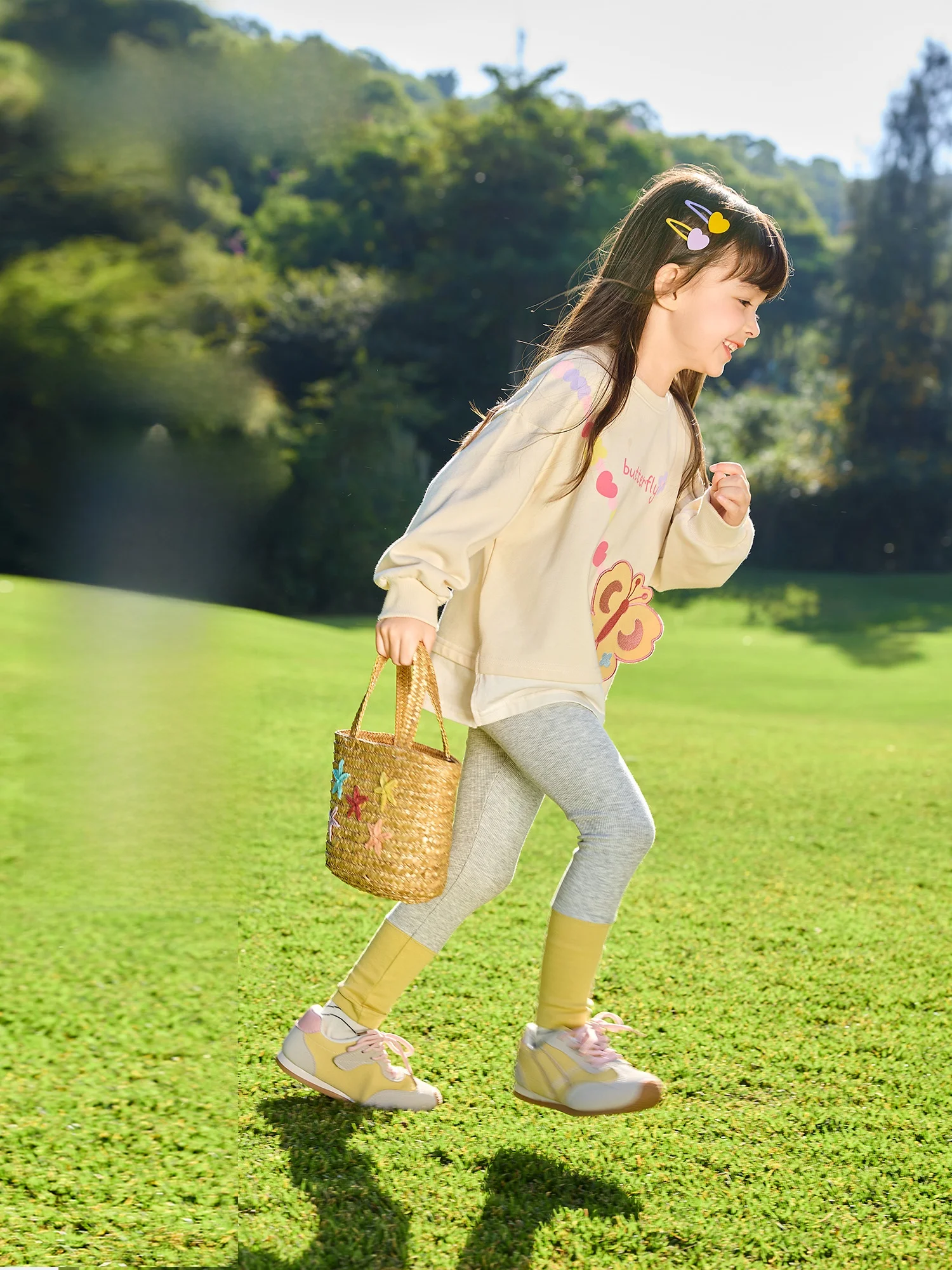16度cに適した  子供の軽量服としての春秋用女の子アウター＆パンツの実用性解析