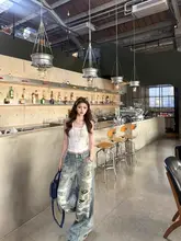シンプルなタンクトップとデニムパンツの2点コーディネート【秋用・スリムフィット・ダメージデザイン・ゆったり】（セットアップ対応）