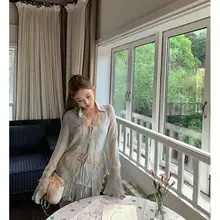 フレンチレースのチュニックとケーキスカートのコンビネーション