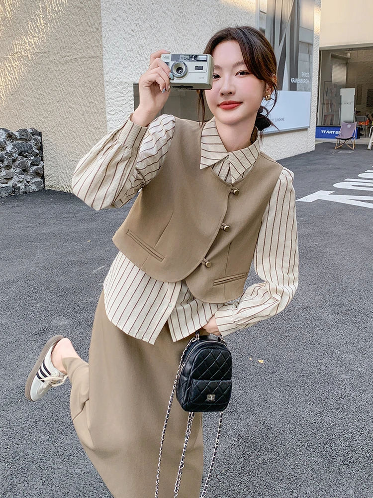 50代の忘年会に着る服はスーツがいいのかカジュアルがいいのか？通勤に最適なシャツベストが解決する