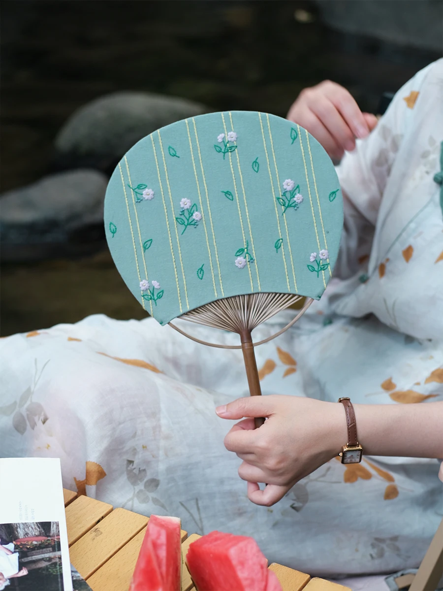 羊毛刺繍のDIY団扇材料キット：小型竹扇子の手作りに必要な素材と使い方