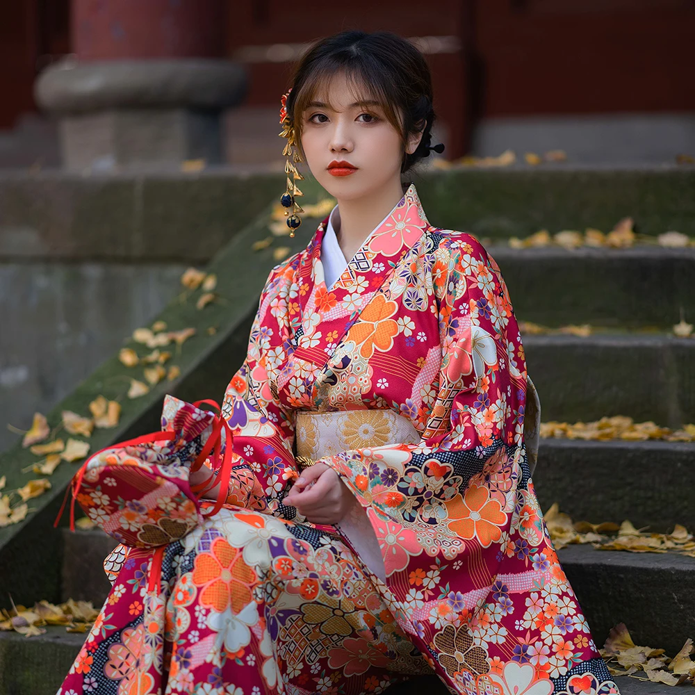 伝統ファッ  ションを着るなら、どう選ぶ？和風振袖の「桜ガール風」が今、なぜ注目されているのか