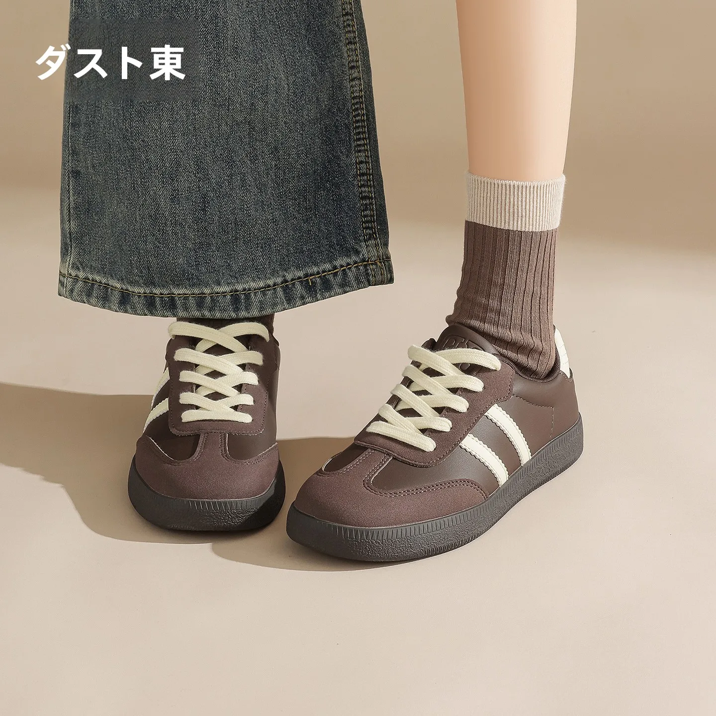 スタイルに合わせやすいレトロデザインの軽量フラットシューズ：女性向けカジュアル夏用の実用性と履き心地